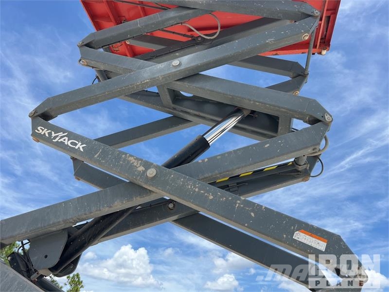 SkyJack SJ6832 RT Makazaste platforme
