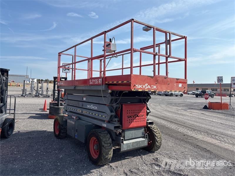 SkyJack SJ7135 Piattaforme a pantografo