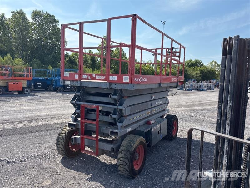 SkyJack SJ7135 Piattaforme a pantografo