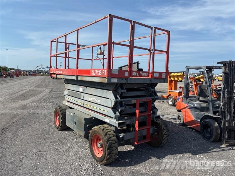 SkyJack SJ7135 Piattaforme a pantografo