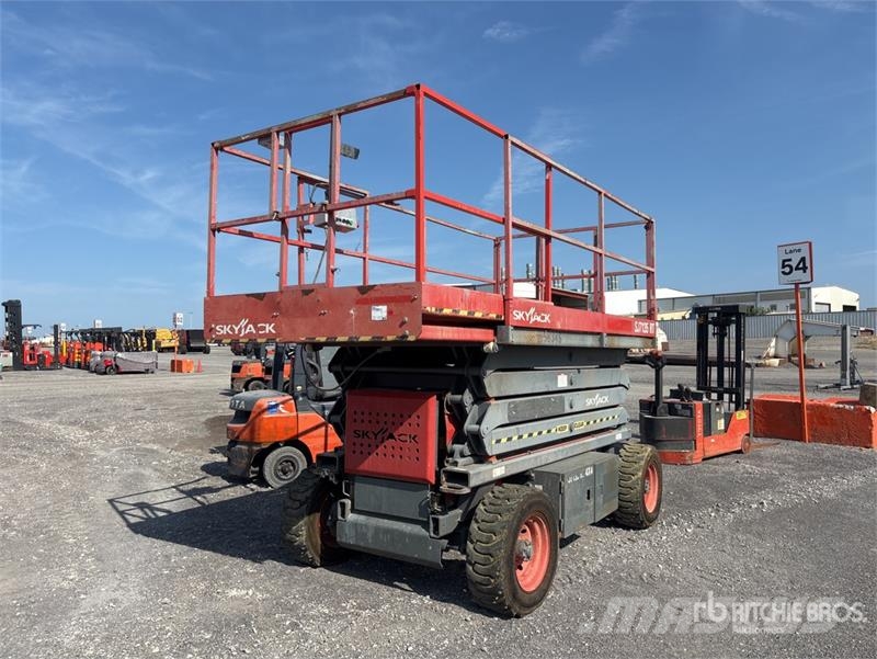 SkyJack SJ7135 Piattaforme a pantografo