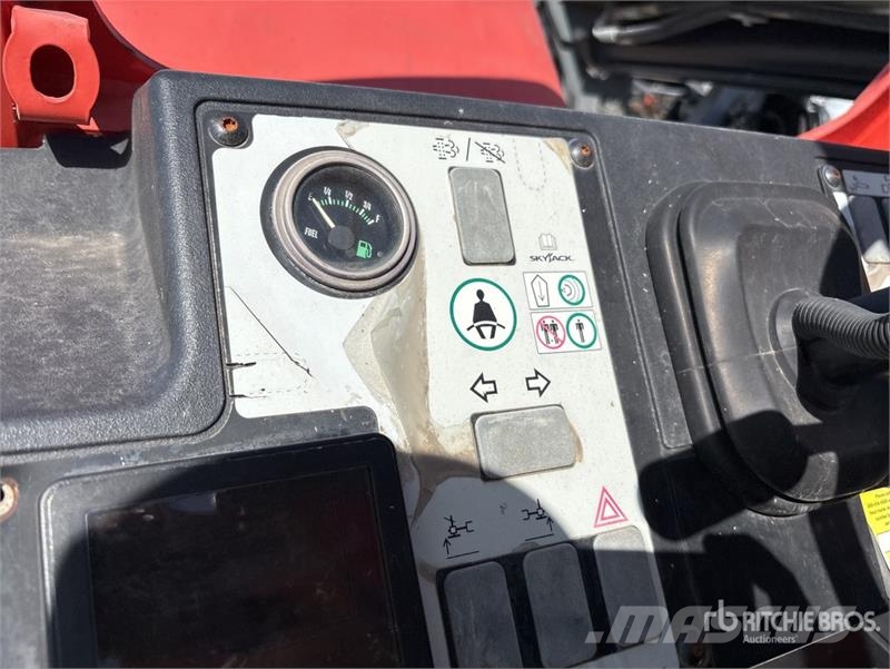SkyJack SJ843TH Telehandler 텔러 핸들러