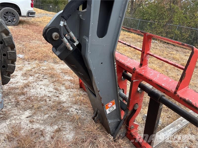 SkyJack SJ843TH Telehandler (Inoperable) مناولات متداخلة