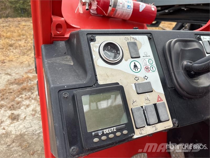 SkyJack SJ843TH Telehandler (Inoperable) مناولات متداخلة