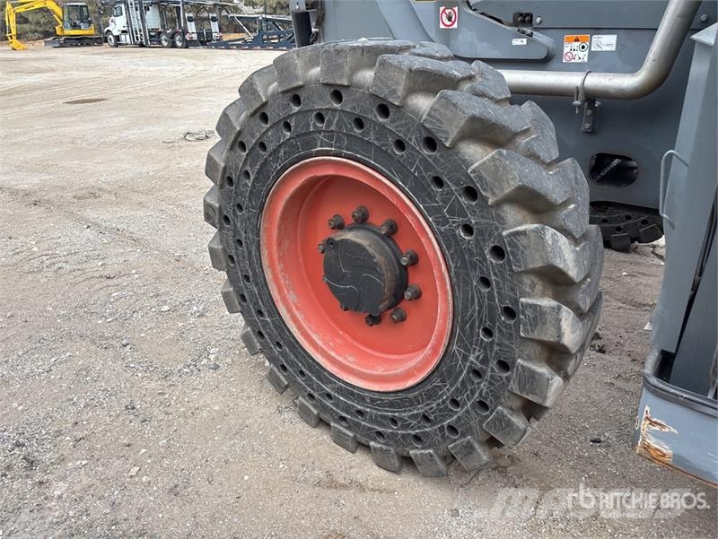 SkyJack SJ843TH Telehandler (Inoperable) مناولات متداخلة