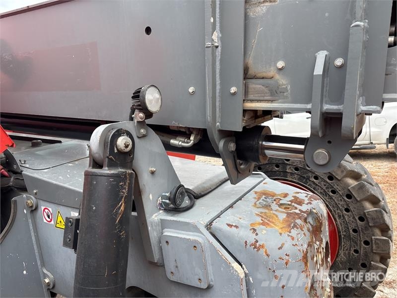 SkyJack SJ843TH Telehandler (Inoperable) مناولات متداخلة