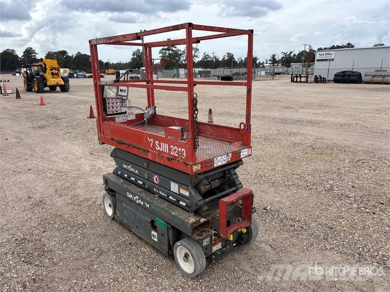 SkyJack SJIII-3219 Electric Scissor Lift Scissor lifts