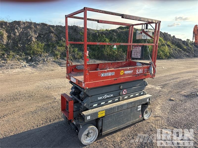 SkyJack SJIII-3219 Electric Scissor Lift Scissor lifts