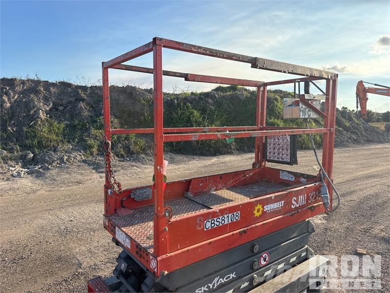SkyJack SJIII-3219 Electric Scissor Lift Scissor lifts