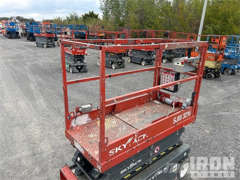 SkyJack SJIII-3219 Electric Scissor Lift Käärtõstukid