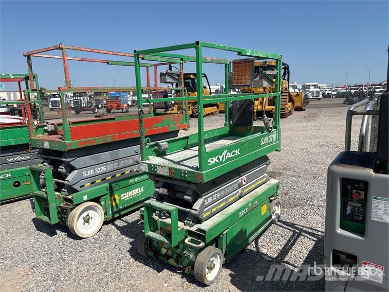 SkyJack SJIII-3219 Electric Scissor Lift رافعات مقصية الشكل