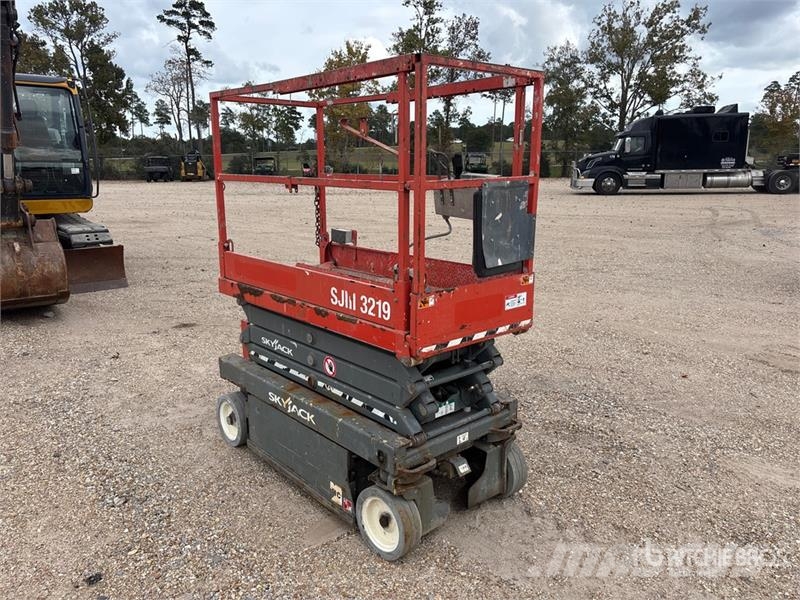 SkyJack SJIII-3219 Electric Scissor Lift Scissor lifts