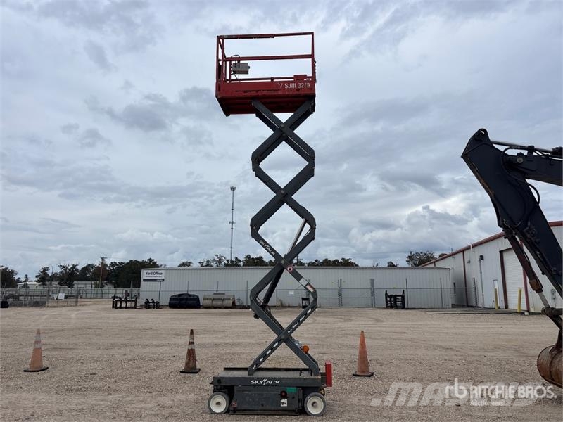 SkyJack SJIII-3219 Electric Scissor Lift Scissor lifts