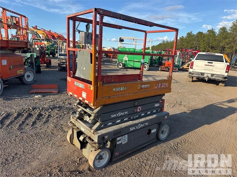 SkyJack SJIII-3219 Electric Scissor Lift Scissor lifts