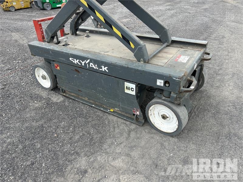 SkyJack SJIII-3219 Electric Scissor Lift Käärtõstukid
