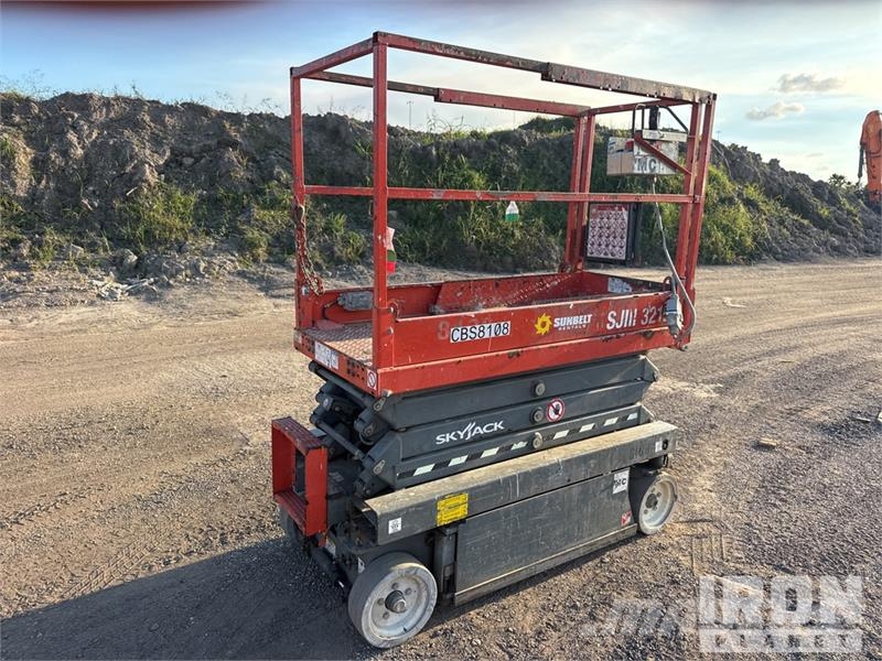 SkyJack SJIII-3219 Electric Scissor Lift Scissor lifts