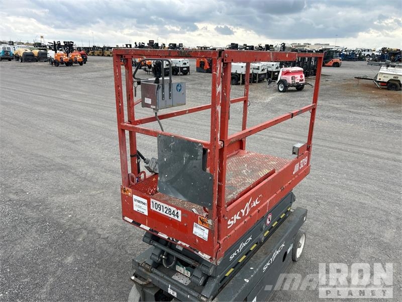 SkyJack SJIII-3219 Electric Scissor Lift Käärtõstukid