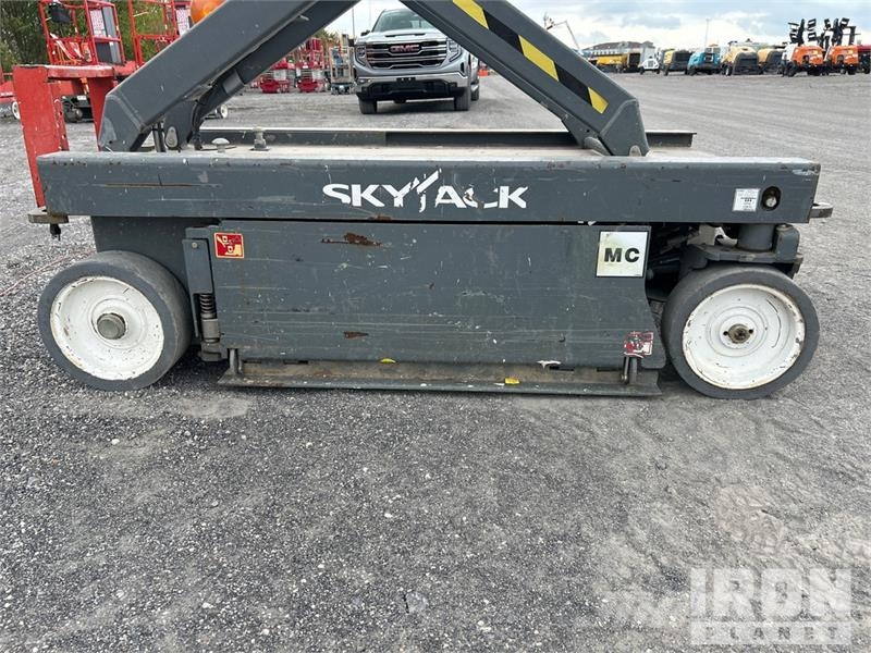SkyJack SJIII-3219 Electric Scissor Lift Käärtõstukid