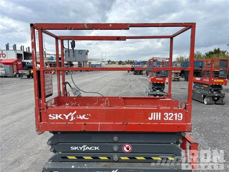 SkyJack SJIII-3219 Electric Scissor Lift Käärtõstukid