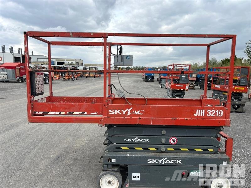 SkyJack SJIII-3219 Electric Scissor Lift Käärtõstukid