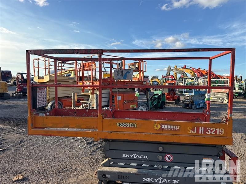 SkyJack SJIII-3219 Electric Scissor Lift Scissor lifts