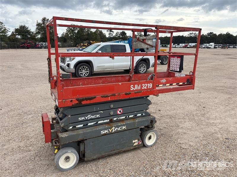 SkyJack SJIII-3219 Electric Scissor Lift Scissor lifts