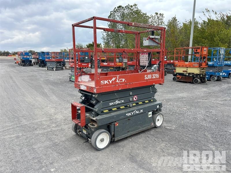 SkyJack SJIII-3219 Electric Scissor Lift Käärtõstukid