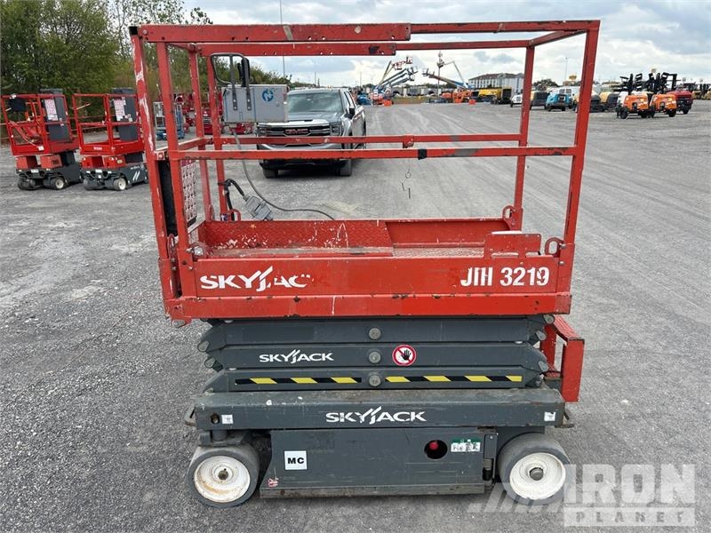 SkyJack SJIII-3219 Electric Scissor Lift Käärtõstukid
