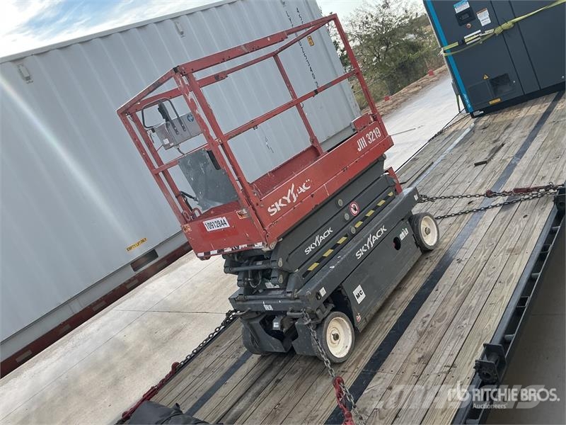 SkyJack SJIII-3219 Electric Scissor Lift Käärtõstukid