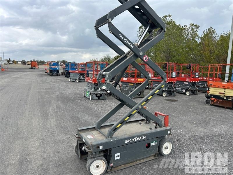 SkyJack SJIII-3219 Electric Scissor Lift Käärtõstukid