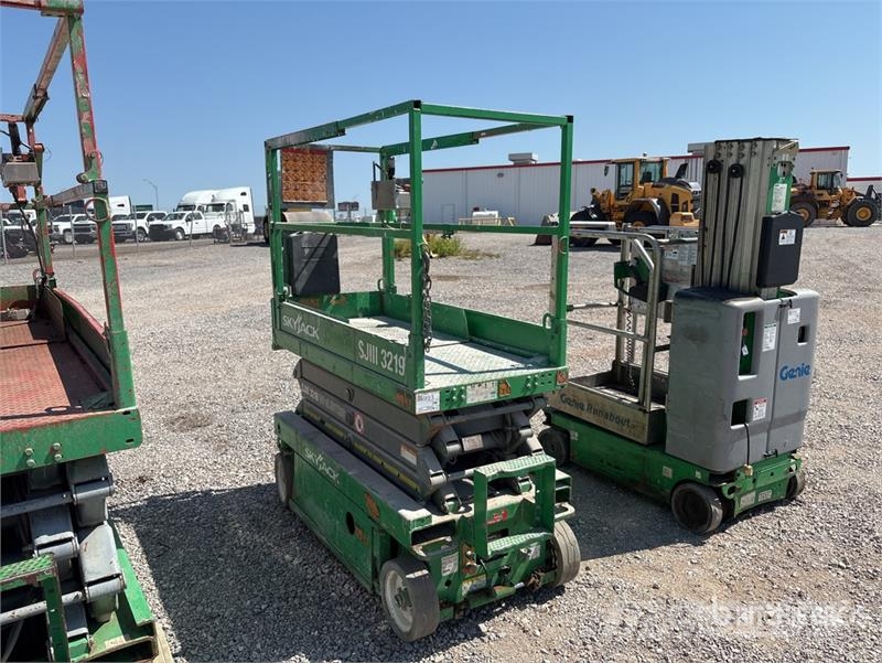 SkyJack SJIII-3219 Electric Scissor Lift رافعات مقصية الشكل