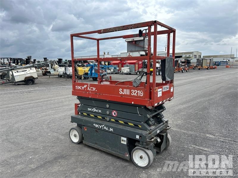 SkyJack SJIII-3219 Electric Scissor Lift Käärtõstukid