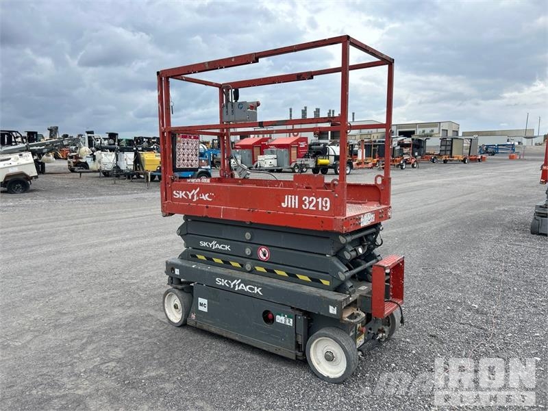 SkyJack SJIII-3219 Electric Scissor Lift Käärtõstukid