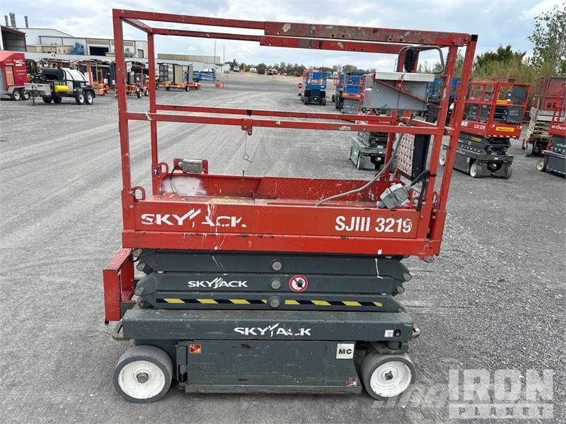 SkyJack SJIII-3219 Electric Scissor Lift Käärtõstukid