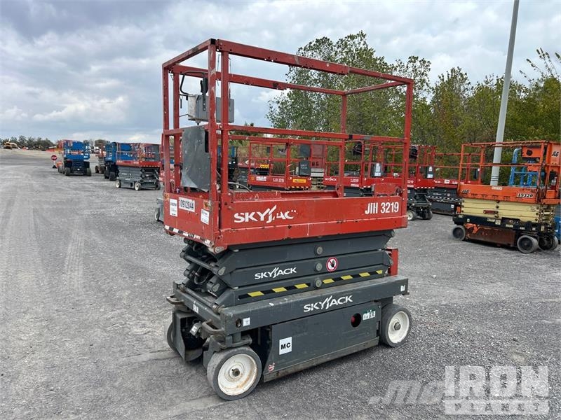 SkyJack SJIII-3219 Electric Scissor Lift Käärtõstukid
