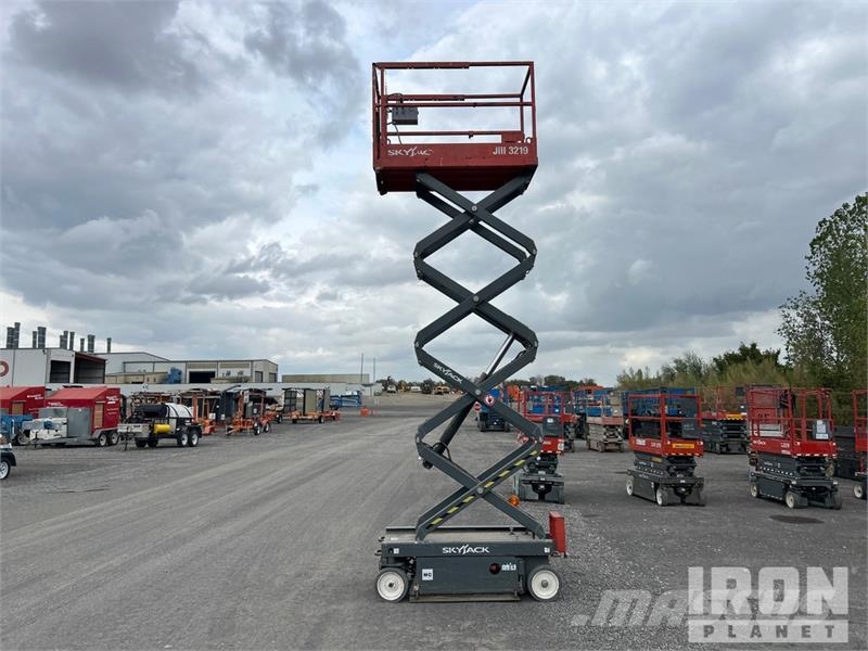 SkyJack SJIII-3219 Electric Scissor Lift Käärtõstukid