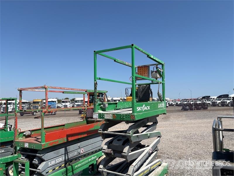 SkyJack SJIII-3219 Electric Scissor Lift رافعات مقصية الشكل