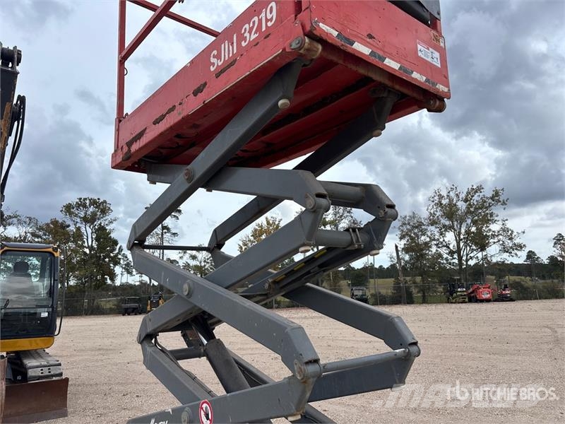 SkyJack SJIII-3219 Electric Scissor Lift Scissor lifts
