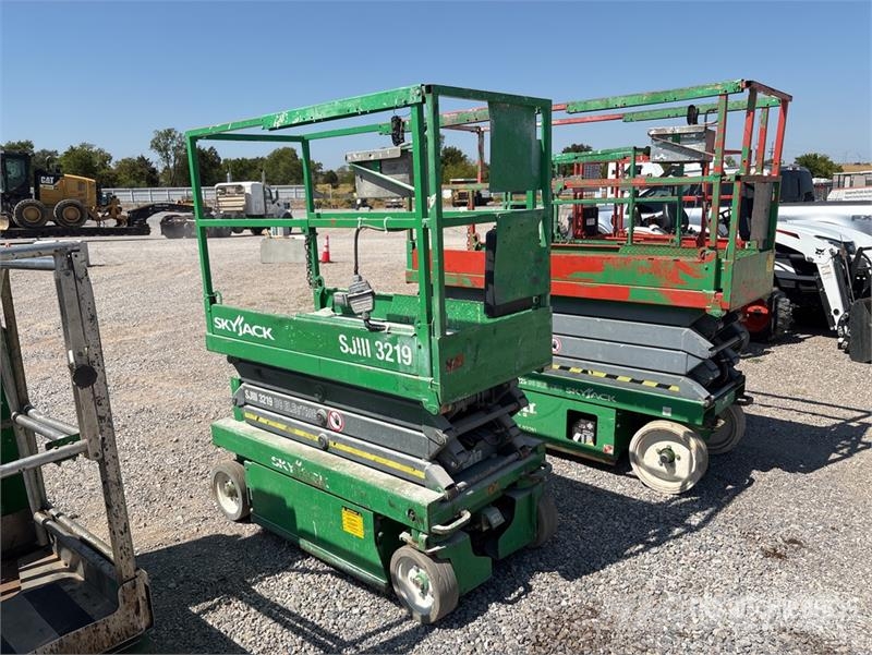 SkyJack SJIII-3219 Electric Scissor Lift رافعات مقصية الشكل