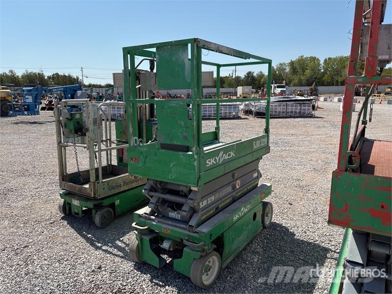 SkyJack SJIII-3219 Electric Scissor Lift رافعات مقصية الشكل