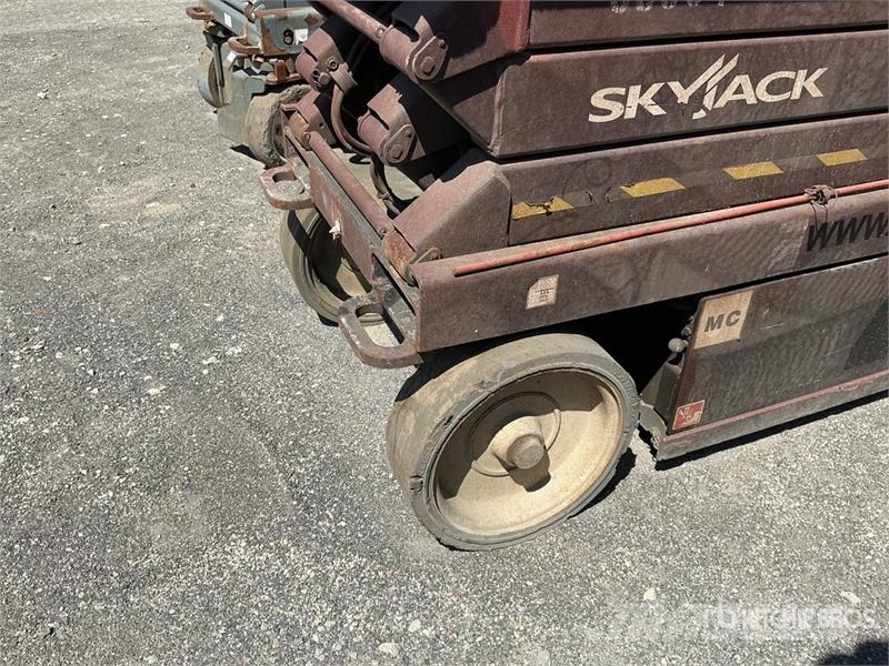 SkyJack SJIII 3226 Electric Scissor Lift Škaraste platforme