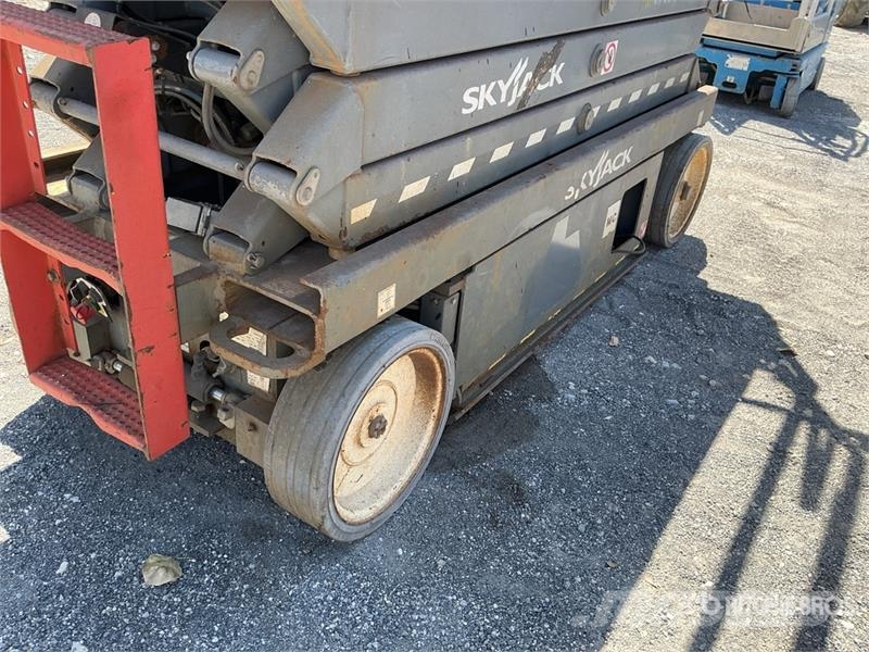 SkyJack SJIII 3226 Electric Scissor Lift Škaraste platforme