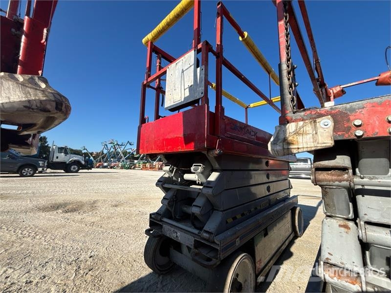 SkyJack SJIII3226 Electric Scissor Lift رافعات مقصية الشكل