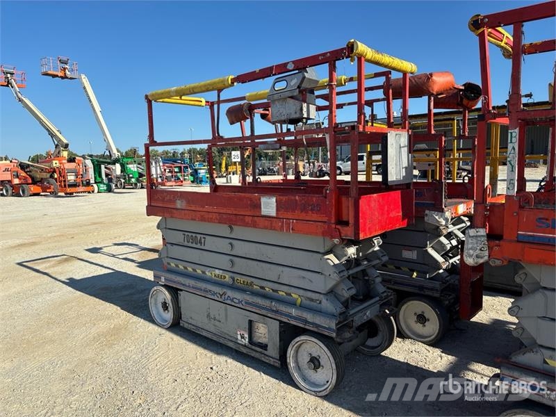 SkyJack SJIII3226 Electric Scissor Lift رافعات مقصية الشكل