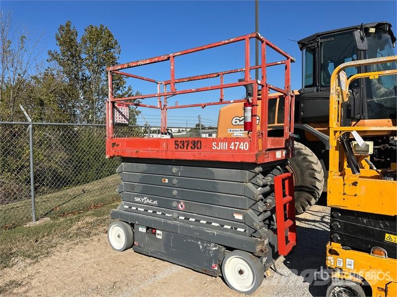 SkyJack SJIII4740 Electric Scissor Lift Scissor lifts