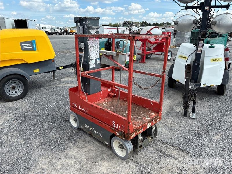 SkyJack Vertical Mast Lift Вертикални мачтови повдигачи