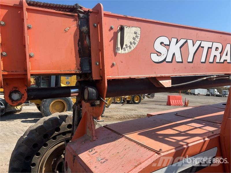 SkyTrak 10042 Telescopic handlers