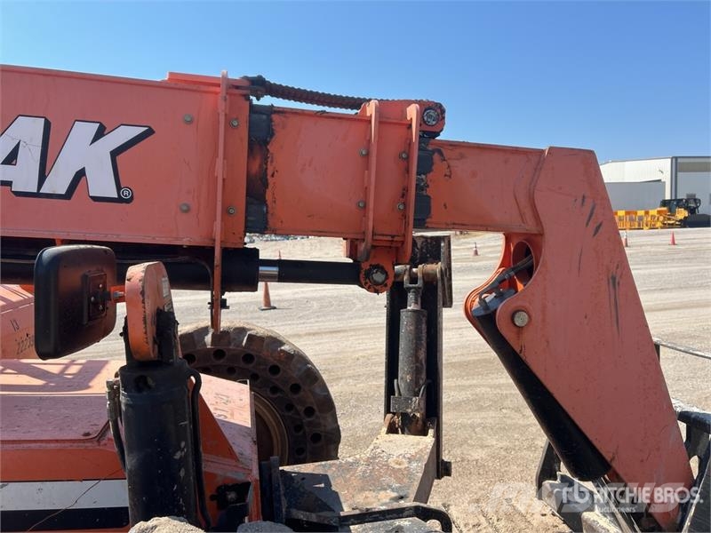 SkyTrak 10042 Telescopic handlers