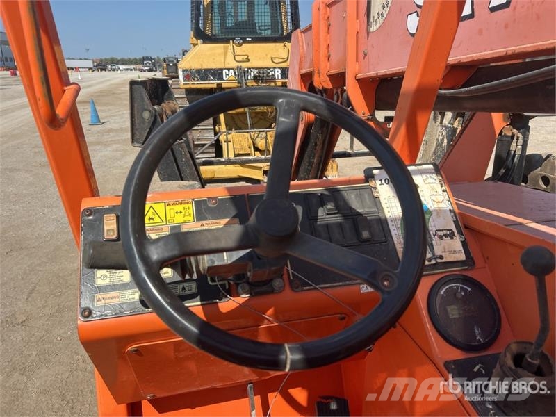 SkyTrak 10042 Telescopic handlers