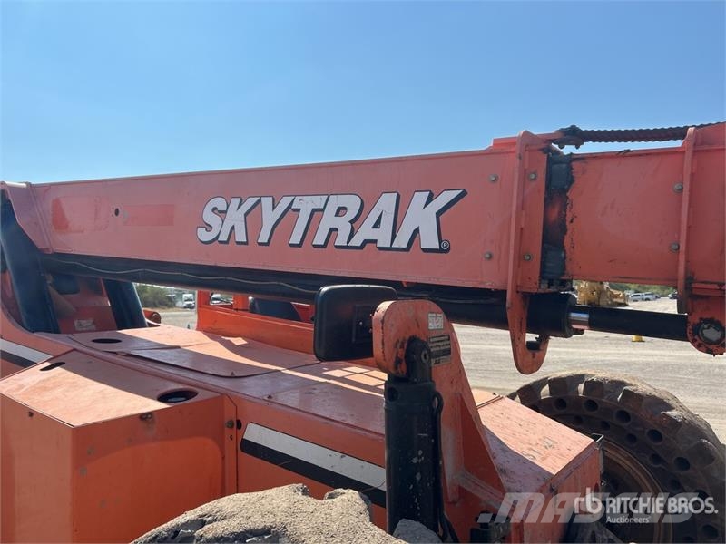 SkyTrak 10042 Telescopic handlers